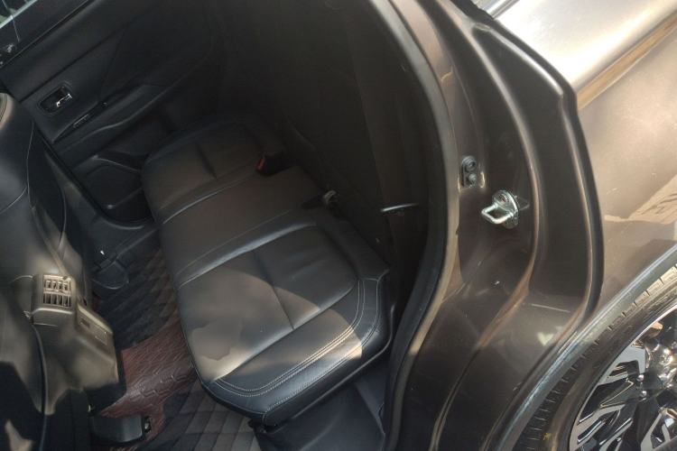 Used Mitsubishi Outlander 2019 2.0L Two-Wheel Drive Comfort Edition 7-Seater China VI Standard