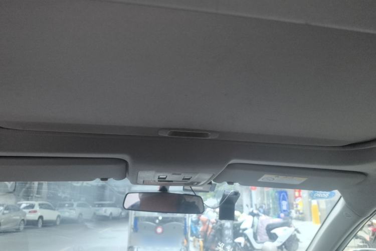 Used Toyota RAV4 2015 2.0L CVT Two-Wheel Drive Fashion Edition Headliner