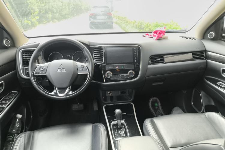Used Mitsubishi Outlander 2019 2.0L Two-Wheel Drive Comfort Edition 5 Seats China VI Standard