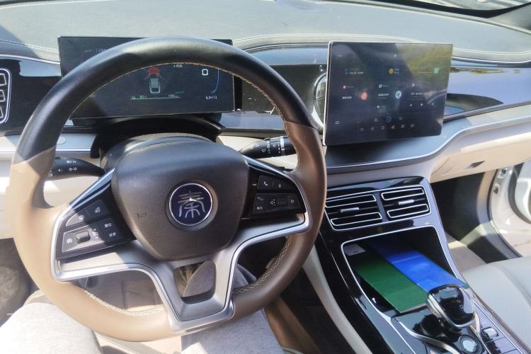 Used BYD Qin PLUS 2023 Champion Edition EV 510KM Beyond Model Center Console