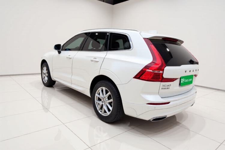 Used Volvo XC60 2019 T5 4x4 Smart Edition China VI Standard Exterior 3