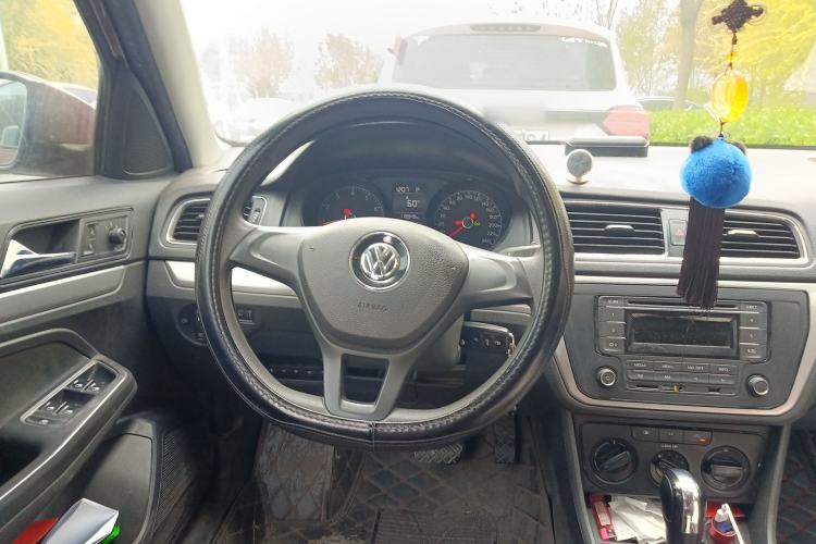 Used Volkswagen Gran Lavida 2015 1.6L Automatic Fashion Edition Steering Wheel