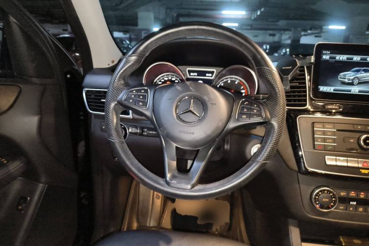 Used Mercedes-Benz GLE 2016 GLE 320 4MATIC Luxury Model Steering Wheel