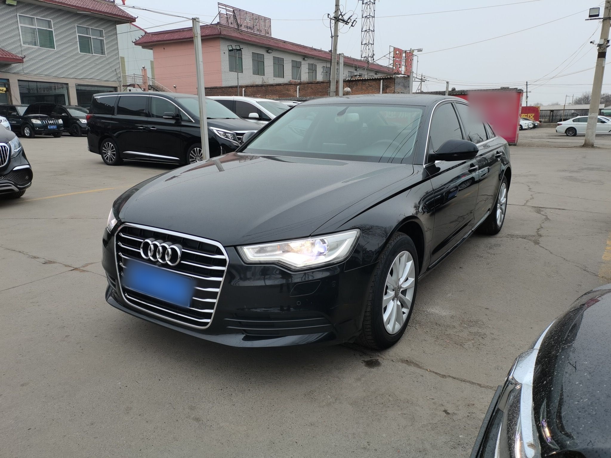 Под передней частью автомобиля