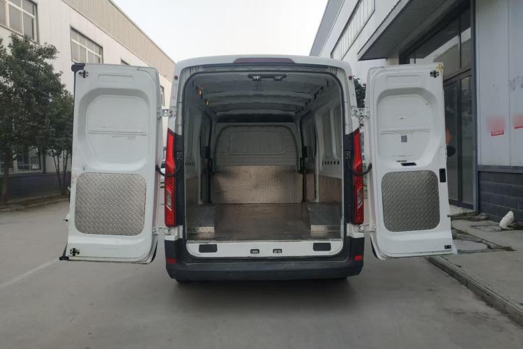 Used SAIC MAXUS Xintu V90 2022 2.0T Manual VAN Rear-Drive Extended Wheelbase High Roof with Dual Rear Tires 3-Seater
