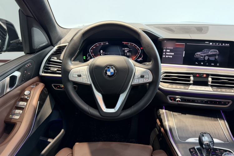 Used BMW X7 2021 xDrive40i Luxury Package with Premium Features
