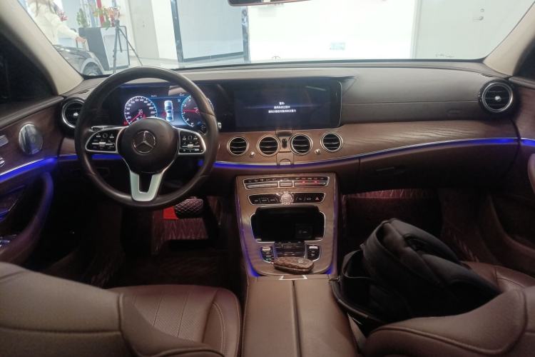 Used Mercedes-Benz E-Class 2020 E 300 L Luxury Model Center Console