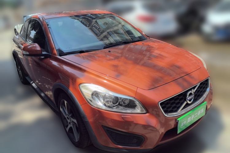 Used Volvo C30 2012 2.0L Aktiv Dynamic Package Edition Front Right 45 Deg
