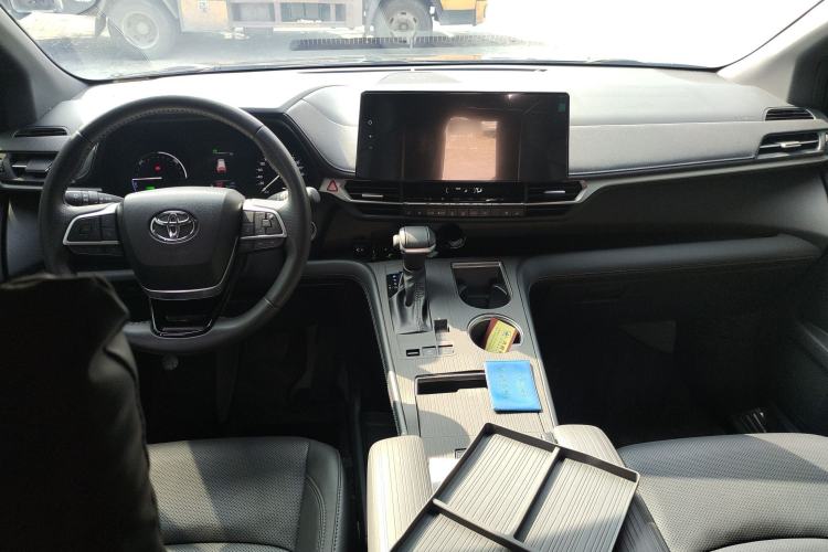 Used Toyota SIENNA 2024 2.5L Hybrid Four-Wheel Drive Prestige Edition Center Console