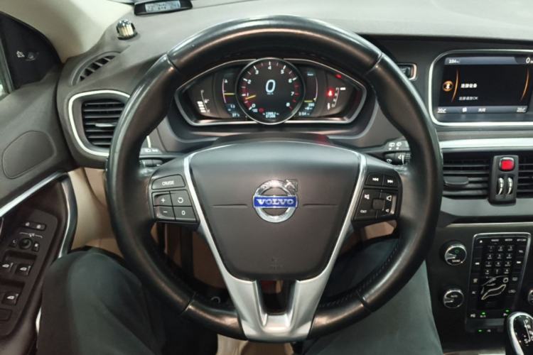 Used Volvo V40 2014 2.0T Zhiya Edition
