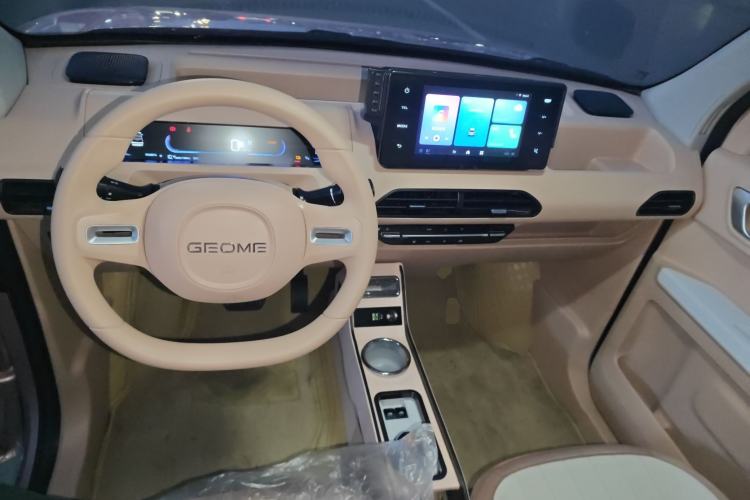 Used Geely Galaxy Panda 2024 Panda Mini 200km Endurance Bear Center Console