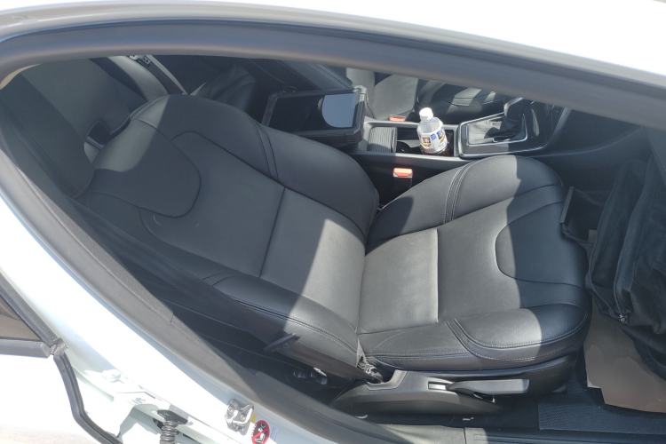 Used Volvo V40 2017 T3 Zhiyi Edition
