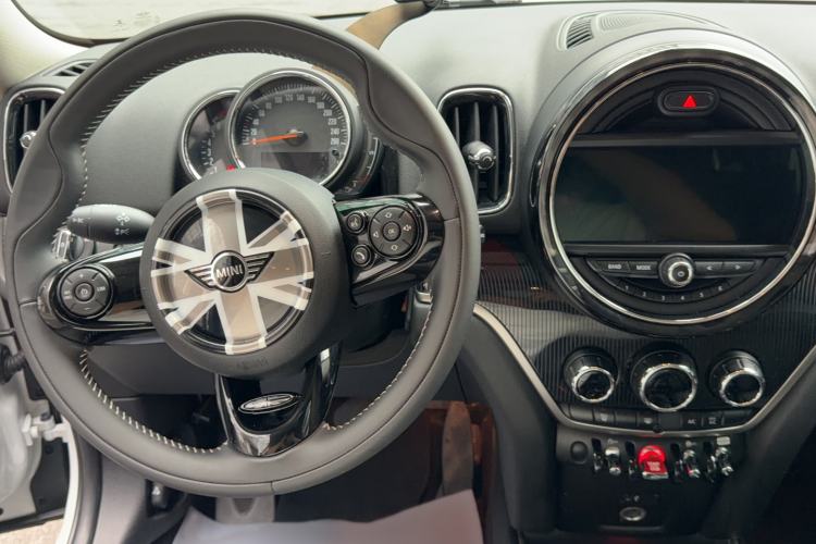 Used MINI Countryman 2019 1.5T COOPER Artist Weekend Travel Edition Center Console