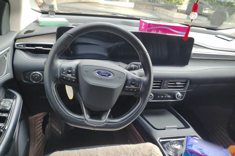 Used Ford Edge 2021 PLUS EcoBoost 245 Two-Wheel-Drive Titanium 7-Seater
