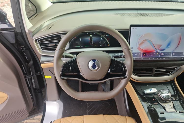 Used Denza D9 2022 DM-i 1040 Prestige Model Steering Wheel