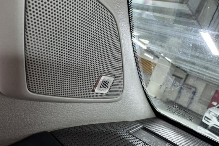 Used Toyota Prado 2018 3.5L Automatic TX-L NAVI with Rear-Mounted Spare Tire Interior 10