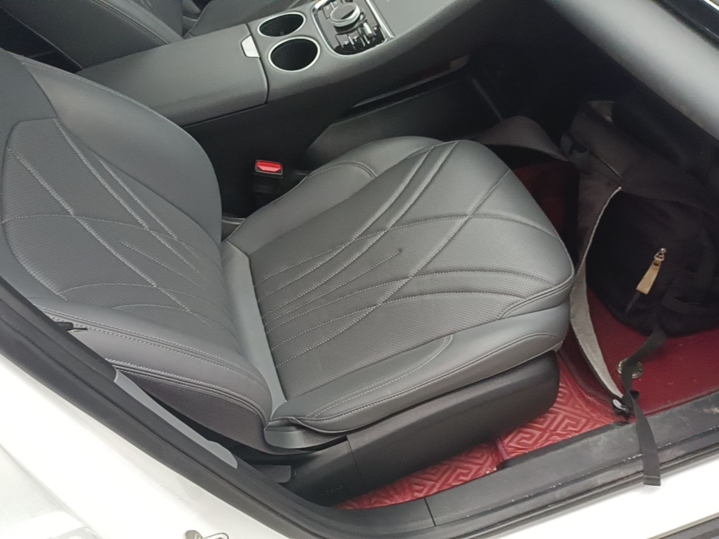 Geely Galaxy L6 2025 EM-i 60km Launch Edition — снимка 19