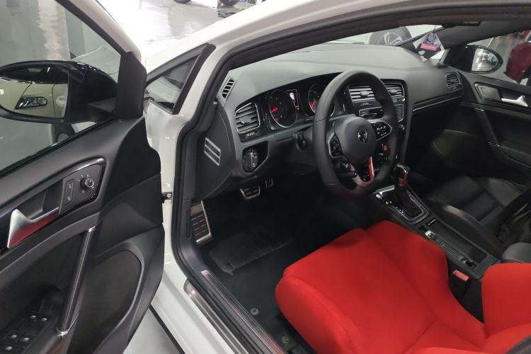Used Volkswagen Golf GTI 2016 2.0 TSI GTI Driver Seat