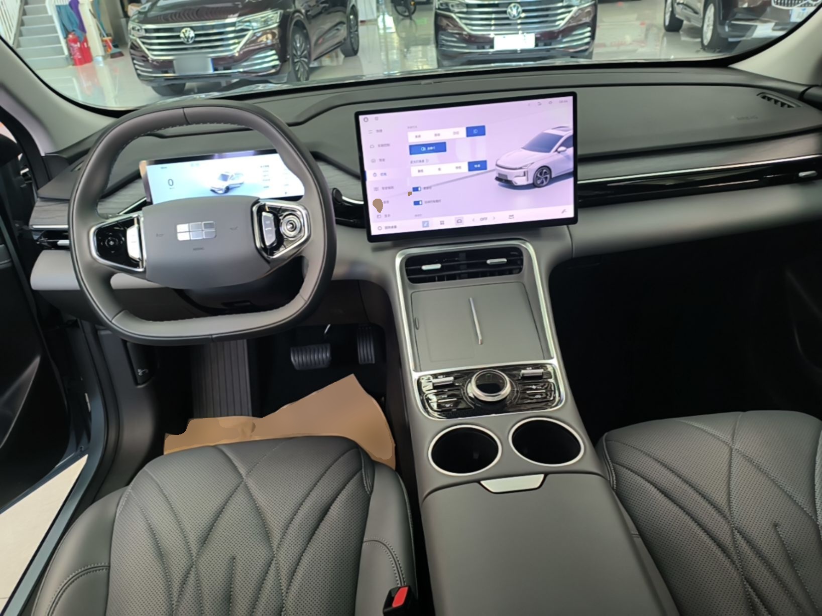 Geely Galaxy L6 2025 EM-i 140km Explorer+ Edition — снимка 12