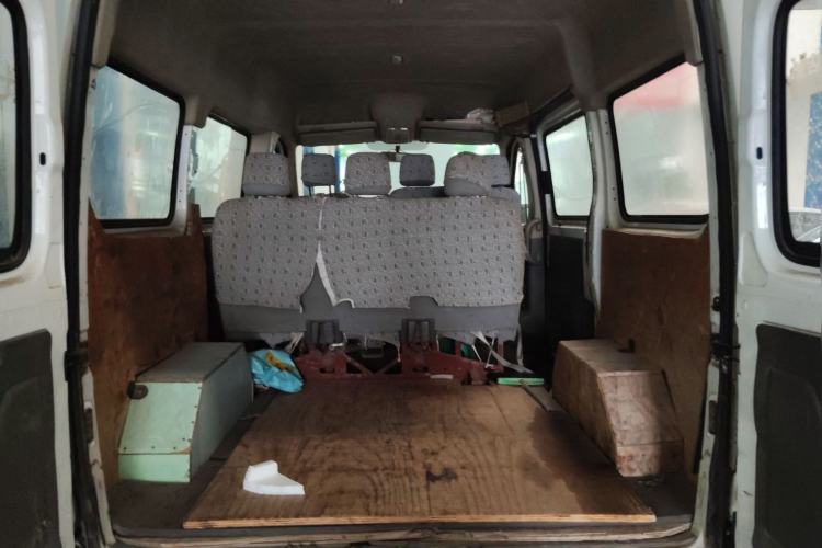 Used SAIC MAXUS Xintu V80 2012 2.5T Mid-Roof Value-Added Logistics Version A Trunk