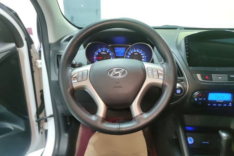 Used Hyundai ix35 2015 2.0L Automatic 4x4 Smart Version China IV Standard
