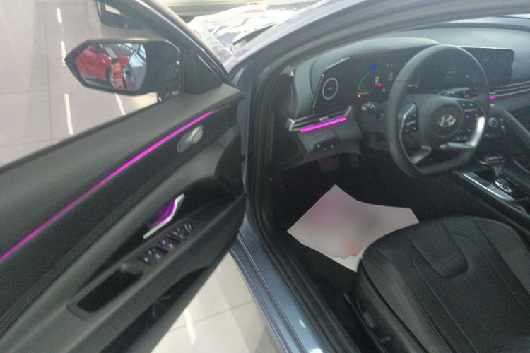 Used Hyundai Elantra 2023 1.5L CVT LUX Prestige Edition Driver Seat