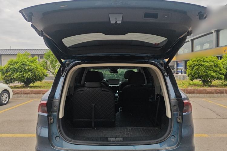 Used Livan 9 2023 470 km Founder Edition Trunk