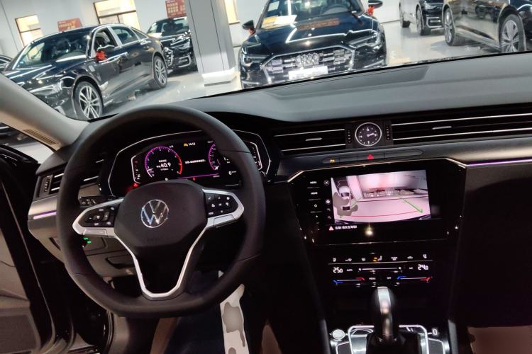 Used Volkswagen Magotan 2026 30 Million Vehicles Selected Model 380TSI DSG Luxury Edition Center Console