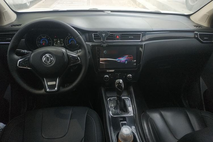 Used Dongfeng Fengon 580 2016 Revised Version 1.5T CVT Luxury Edition Center Console