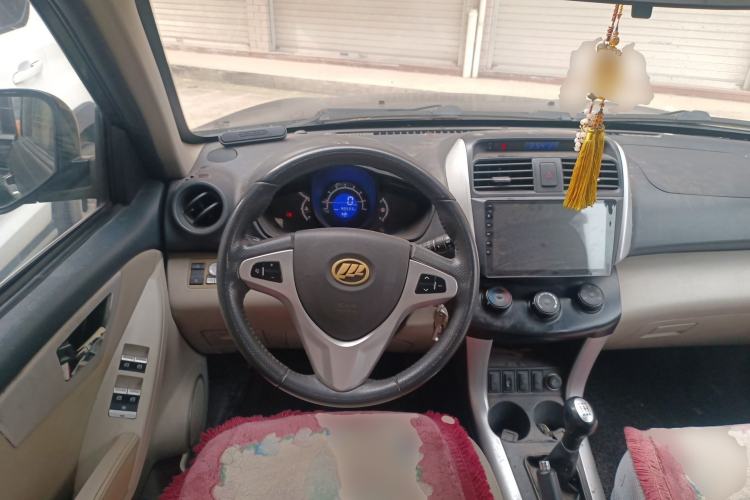 Used Lifan Auto X60 2012 Discovery Edition 1.8L Manual Luxury Model
