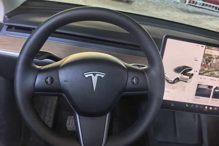 Used Tesla Model Y 2022 Long-Range All-Wheel-Drive Version
