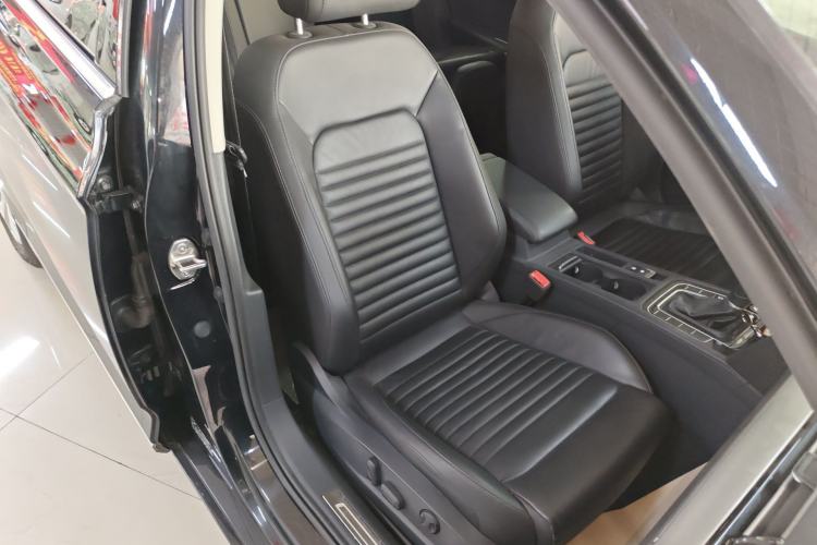 Used Volkswagen Magotan 2018 330TSI DSG Advanced Model Right Front Seat