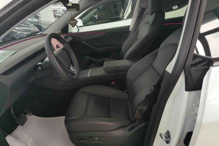 Used Tesla Model Y 2025 Long-Range All-Wheel-Drive Version