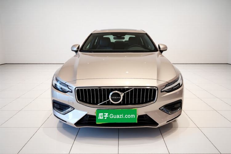 Used Volvo S60 2026 Model B4 Zhiyi Luxury Edition Front
