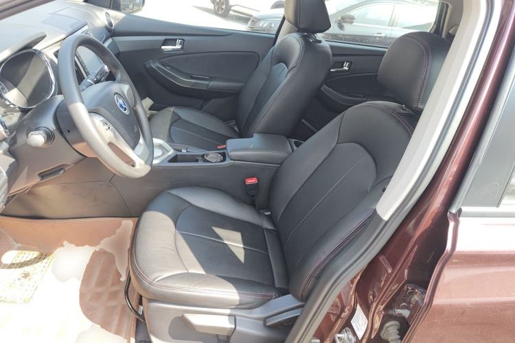 Used Venucia T70 2015 2.0L CVT Smart Edition
