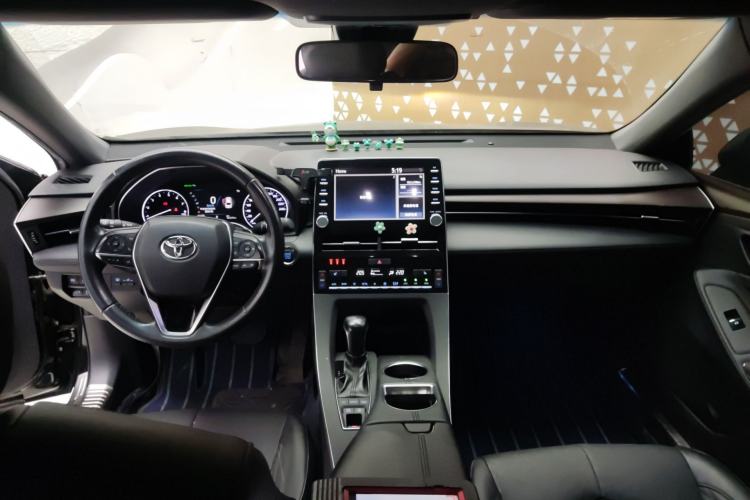 Used Toyota Avalon 2019 2.5L Touring Premium Version China VI Standard Center Console