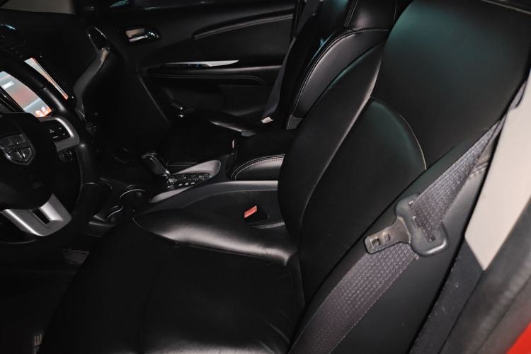 Used Dodge Journey 2013 2.4L Two-Wheel Drive Luxury Version