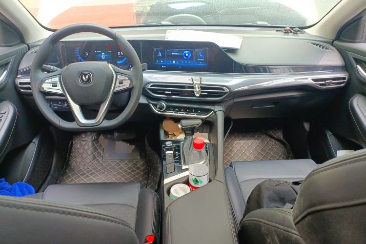 Used CHANGAN Eado 2020 PLUS Blue Whale NE 1.4T GDI DCT Prestige Model Center Console