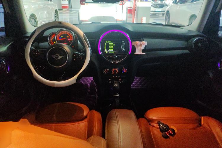 Used MINI 2016 1.5T COOPER Five-Door Edition Center Console