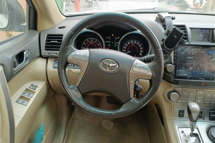Used Toyota Highlander 2011 2.7L Two-Wheel Drive 7-Seater Luxury Navigation Edition
