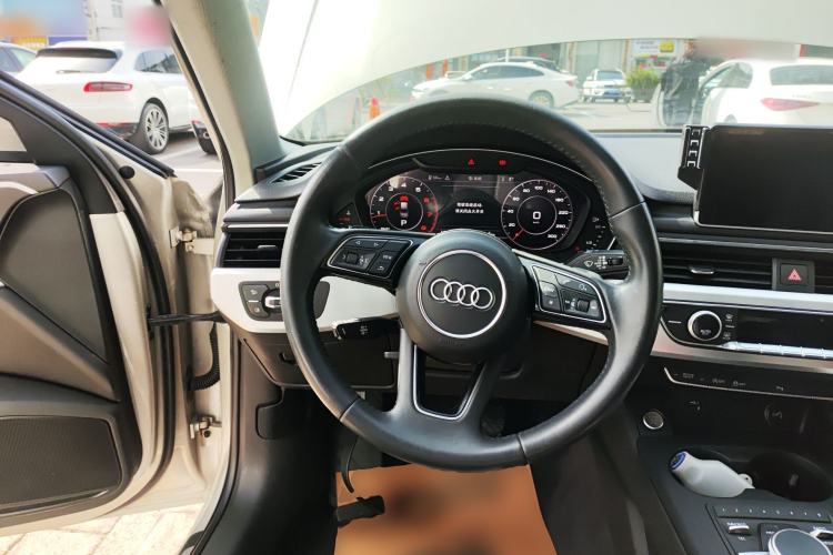 Used Audi A4L 2018 30th Anniversary Edition 40 TFSI Fashion Model
