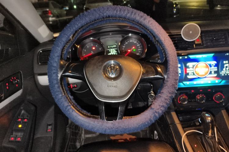 Used Volkswagen Sagitar 2015 1.6L Automatic Comfort Model Steering Wheel