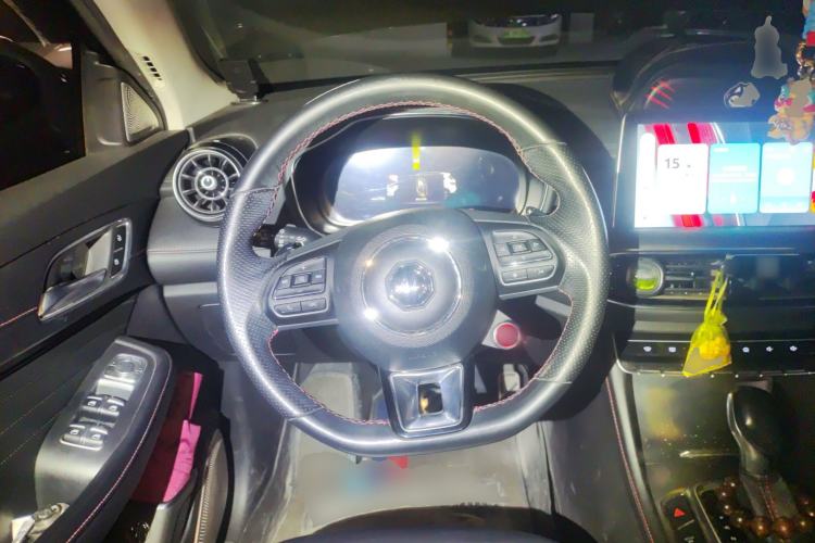 Used MG HS 2018 30T Automatic Two-Wheel Drive Trophy Edition—High-Octane V-Model Steering Wheel