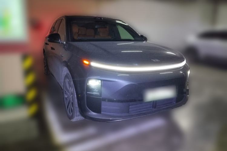 Used Li Auto L6 2025 Pro Smart Refresh Edition Front Right 45 Deg