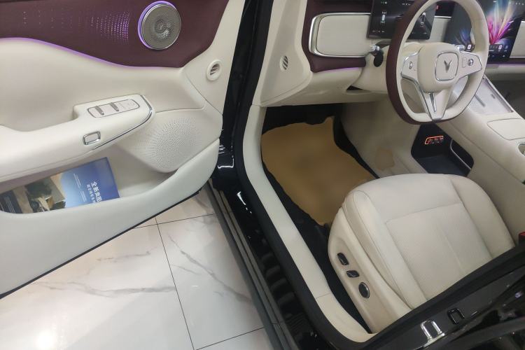 Used VOYAH COURAGE 2025 Model Four-Wheel-Drive Qiankun Edition
