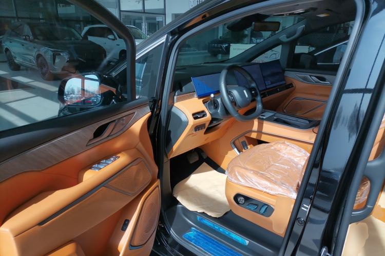 Used Wey Gaoshan 2025 Four-Wheel Drive Alpine 8 Driver Seat