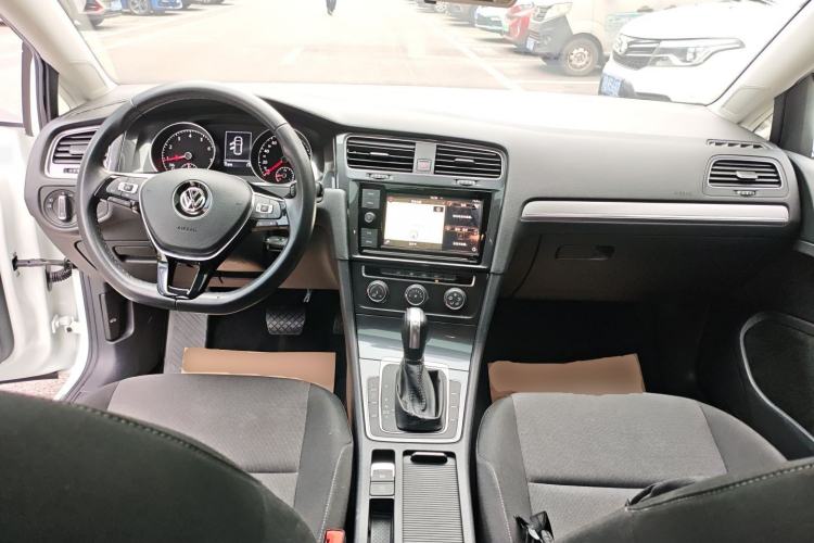 Used Volkswagen Golf 2019 200TSI DSG Comfort & Ambition Edition China VI Standard Center Console
