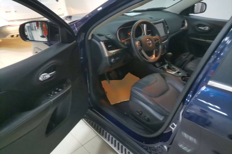 Used Jeep Cherokee 2016 2.0L Superior Edition