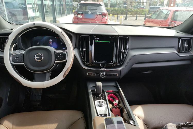 Used Volvo XC60 2025 B5 4x4 Smart Luxury Edition
