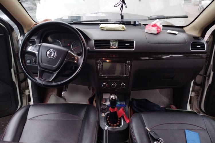 Used Dongfeng Fengon 360 2015 1.5L Manual Luxury 7-Seater China IV Standard Center Console